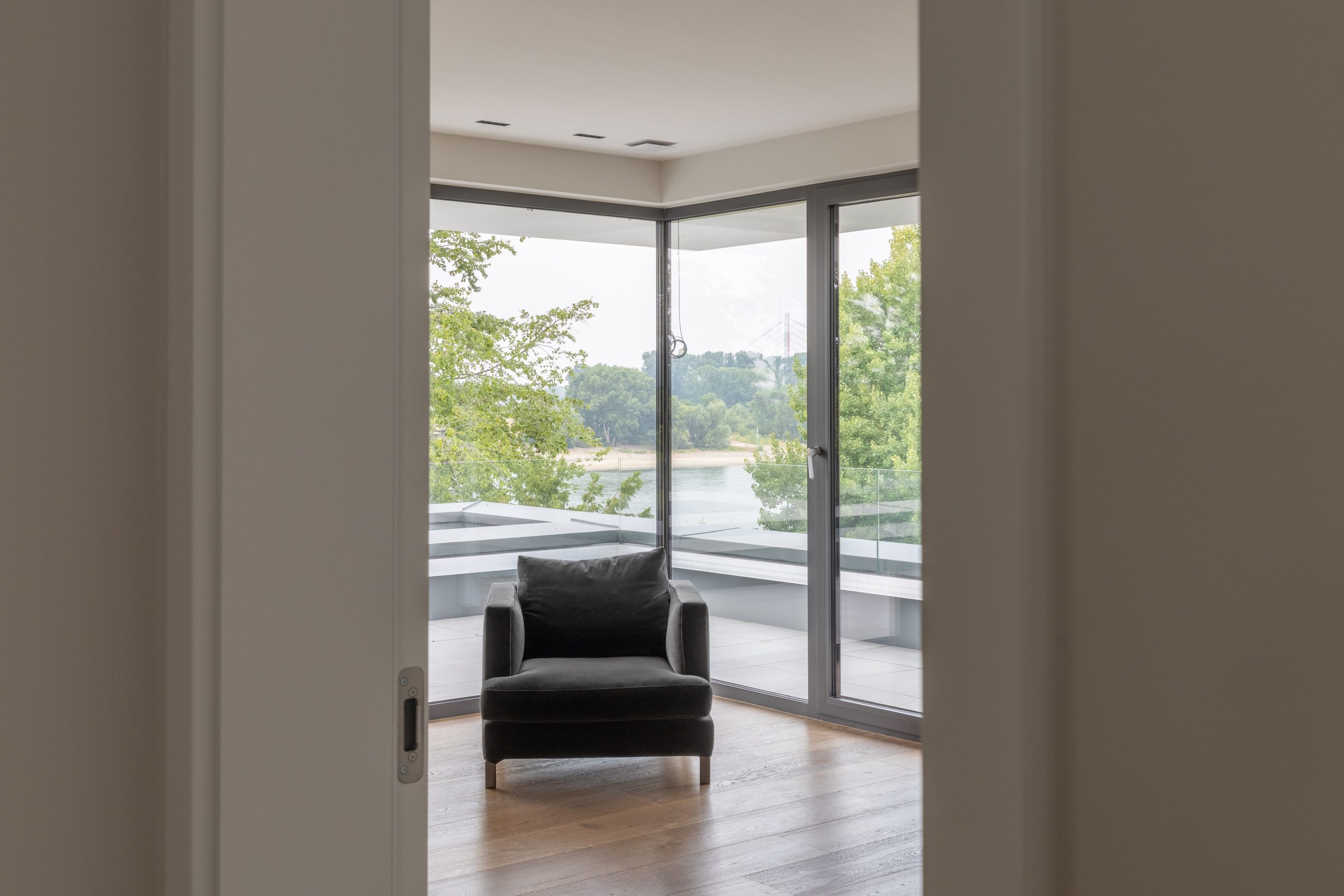 Blick über die Rheinauen aus einem Zimmer des Hauses