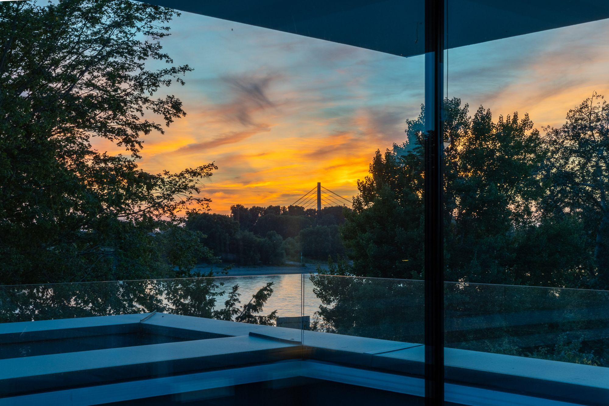 Sonnenuntergang über dem Rhein, Blick von der Terrasse