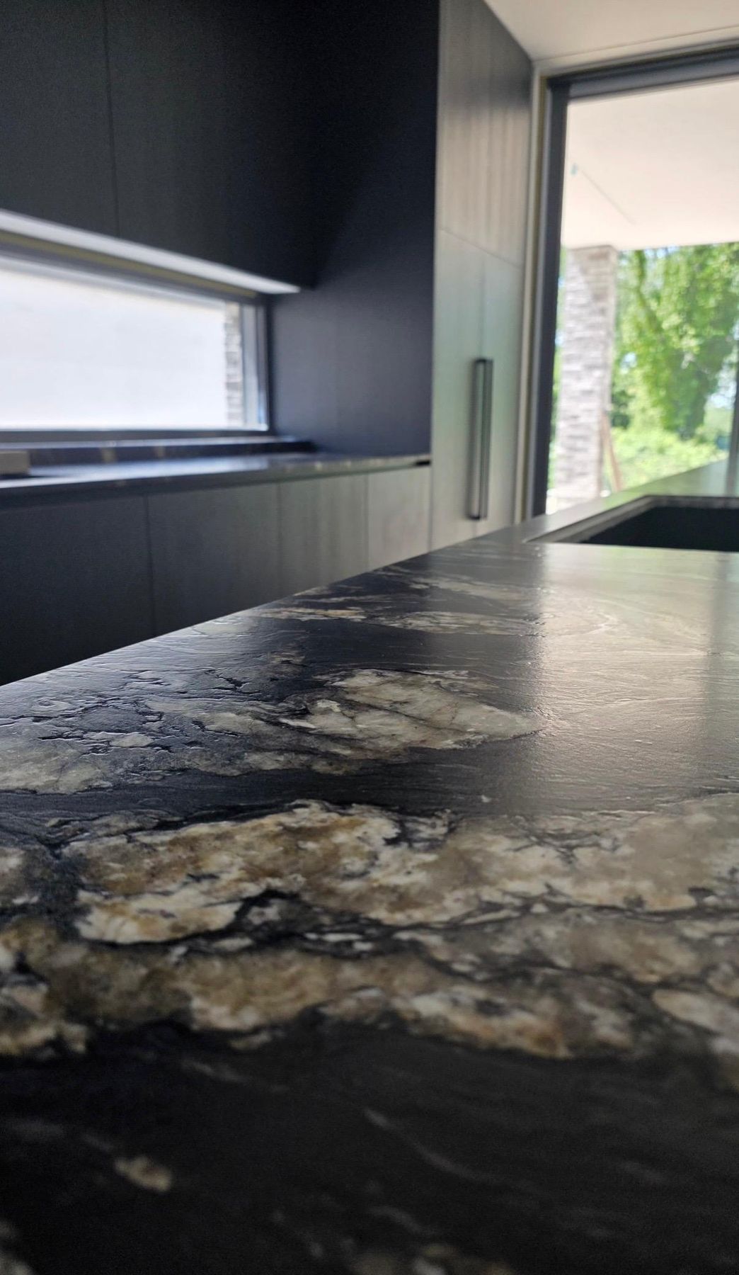 Naturstein Cosmic Black im Detail